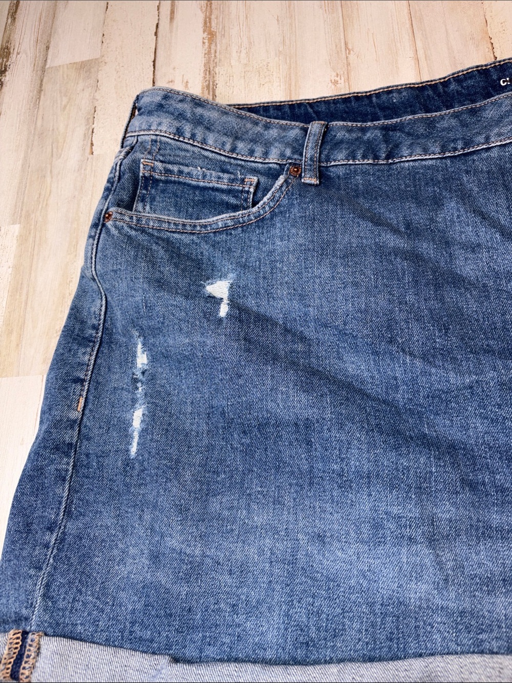Old Navy O.G. Straight high rise Distressed Rolled-Hem Shorts plus size size 28 - Picture 8 of 14